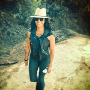 Meet your Posher, Saveida